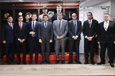 El Ministro de Juventud y Deportes, Dr. Ashraf Sobhi, sostuvo una reunión amplia con el Sr. "Jifen Fon", vicepresidente del consejo de administración de la empresa china "Dafon",