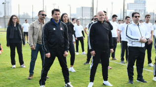 El Ministro de Juventud y Deportes participa en una jornada deportiva con los participantes del Programa de Diplomacia Juvenil