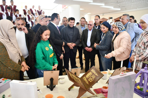 وزير الشباب يتفقد عدداً من أنشطة النشء ويفتتح معرضاً لأندية الفتاة والمرأة